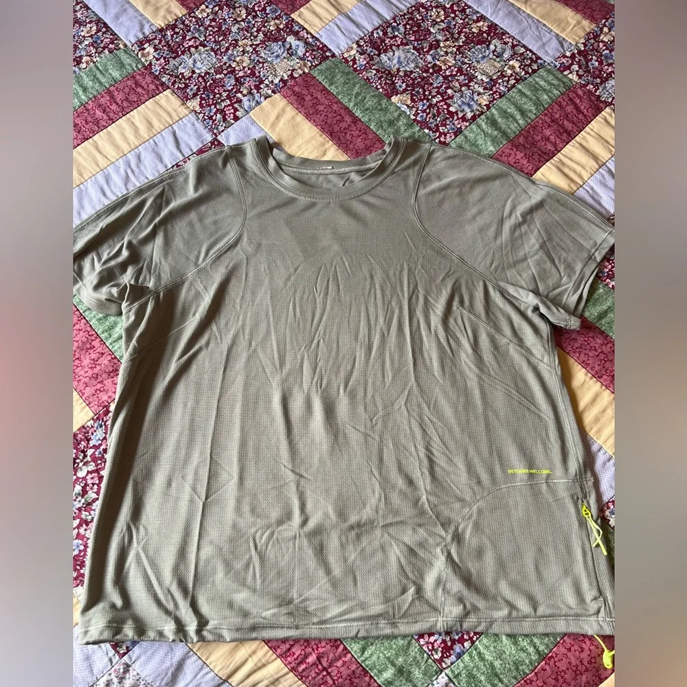 Lululemon Lightweight Cinched Hem Hiking T-Shirt - 
Laurel Green - Picture 4 of 9